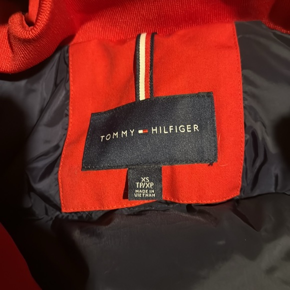 Tommy Hilfiger - Picture 2 of 4